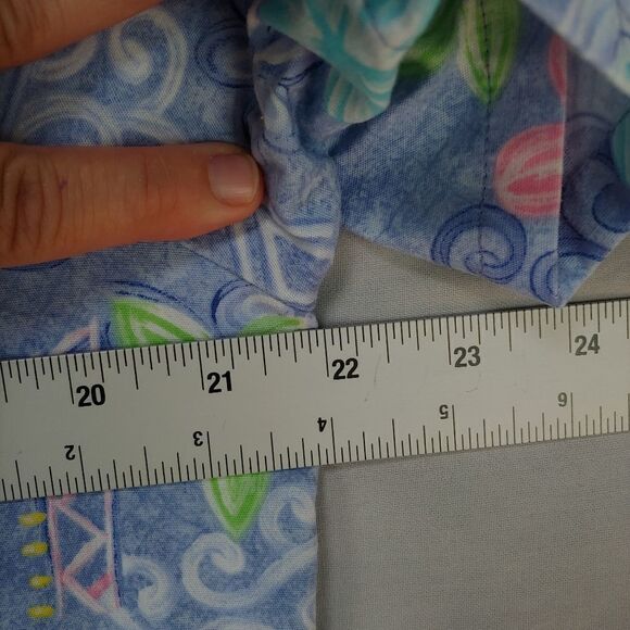 Simply Basic Flower Print Scrub Top Size M Super Soft Blue Medical Nursing - Picture 9 of 10